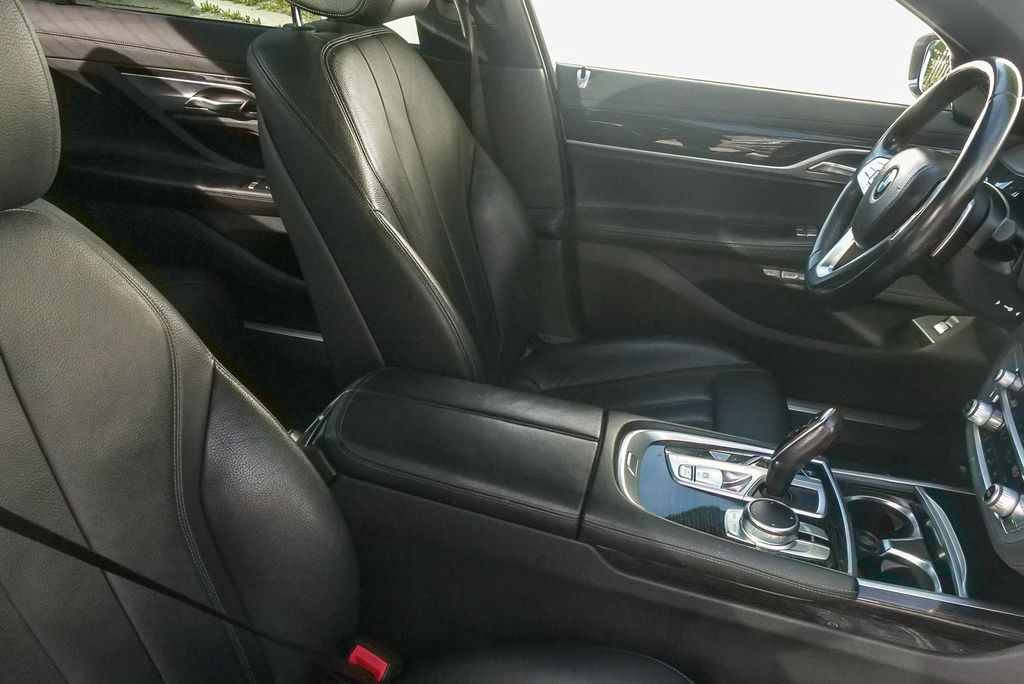 Thumbnail: 2018 BMW 7 Series - 7