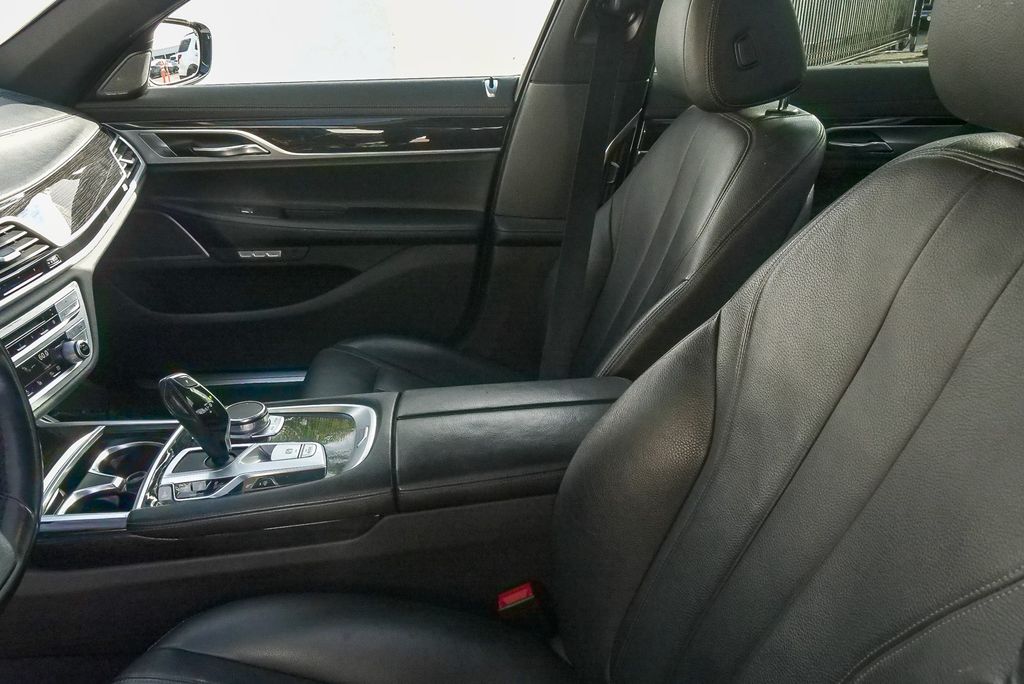 Thumbnail: 2018 BMW 7 Series - 8
