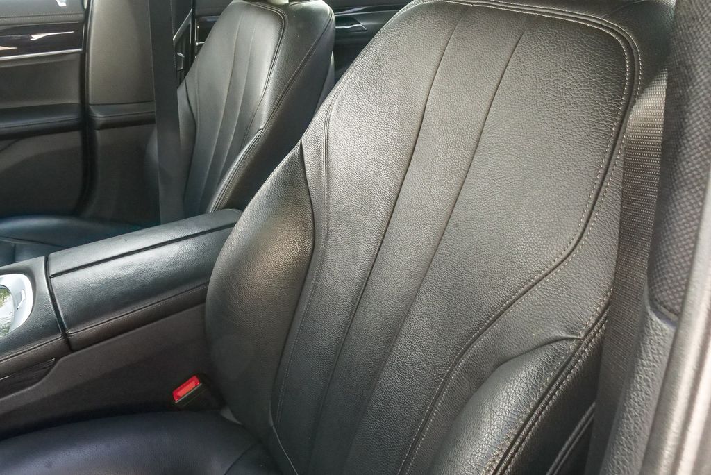 Thumbnail: 2018 BMW 7 Series - 21