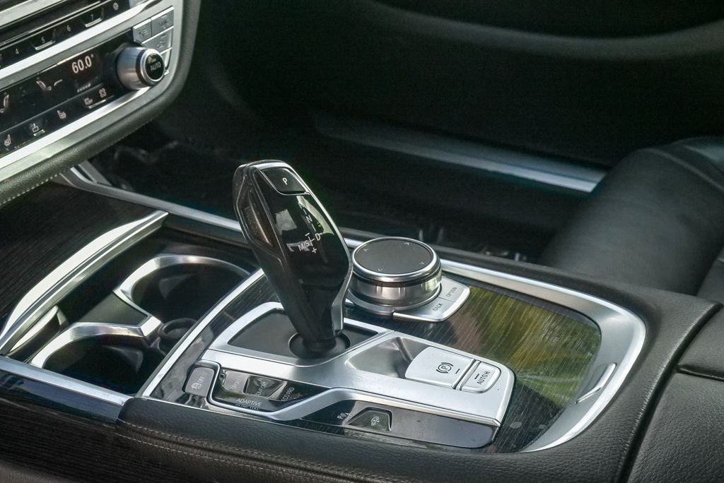 Thumbnail: 2018 BMW 7 Series - 11