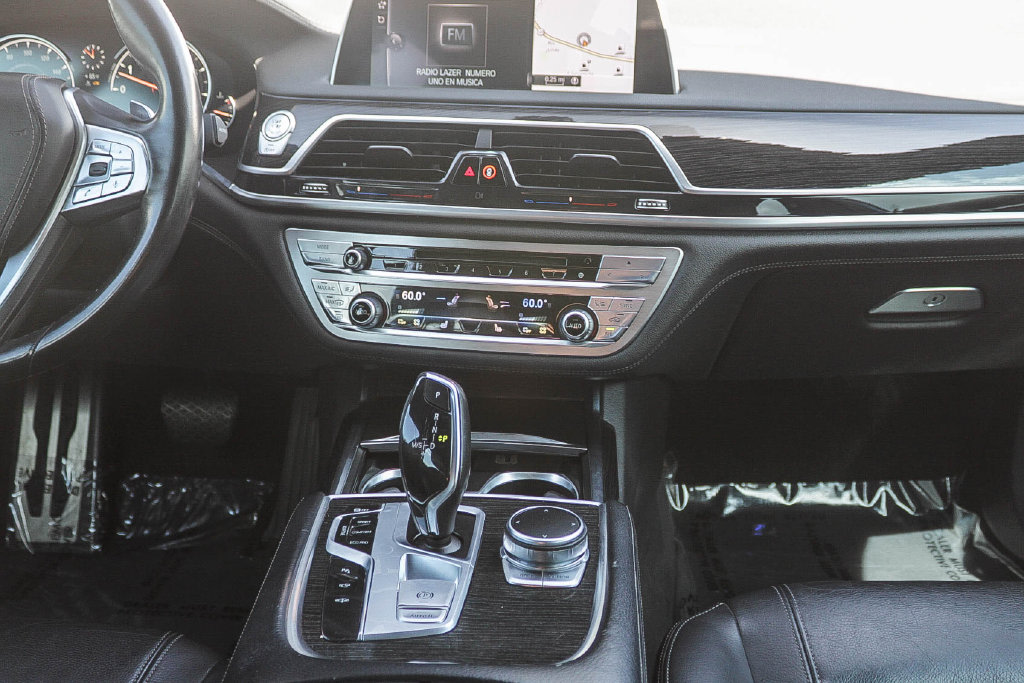 Thumbnail: 2016 BMW 7 Series - 9