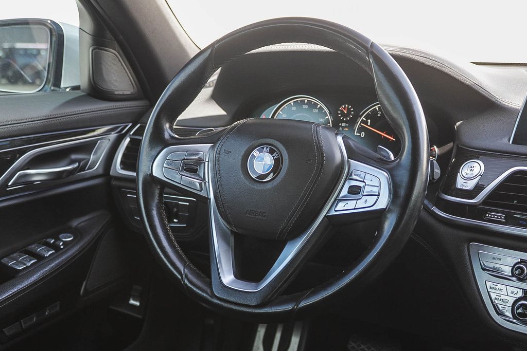 Thumbnail: 2016 BMW 7 Series - 13