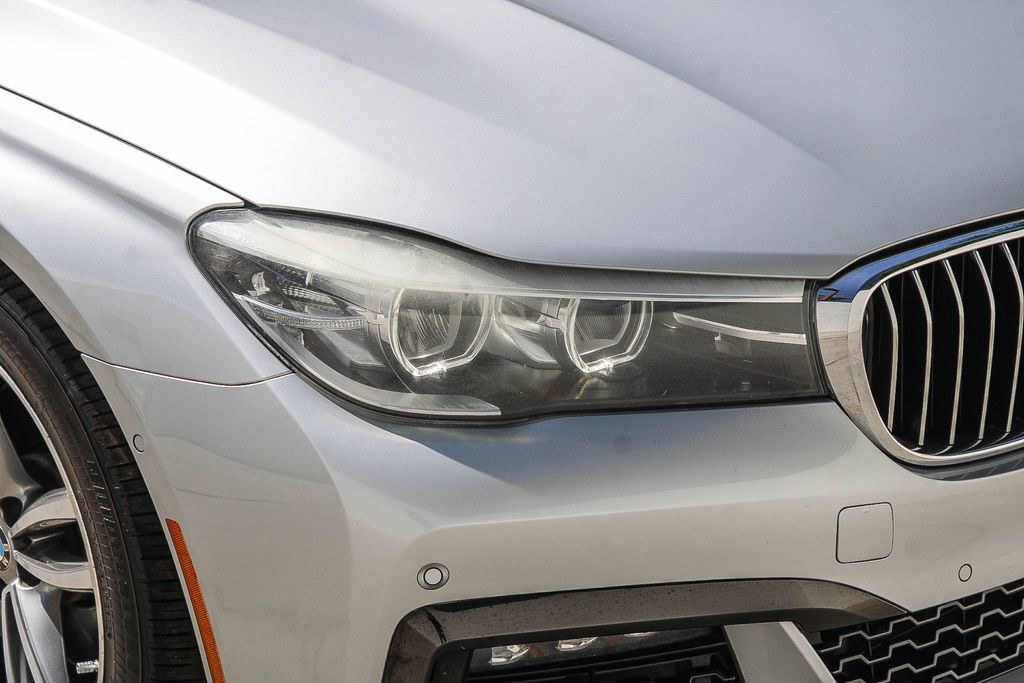 Thumbnail: 2016 BMW 7 Series - 23