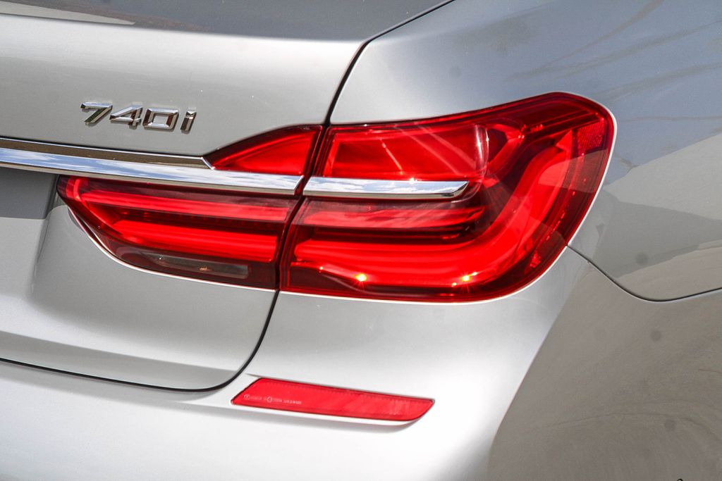Thumbnail: 2016 BMW 7 Series - 21