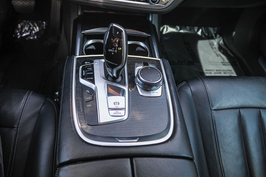 Thumbnail: 2016 BMW 7 Series - 27
