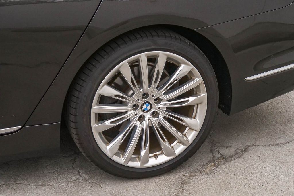 Thumbnail: 2017 BMW 7 Series - 9