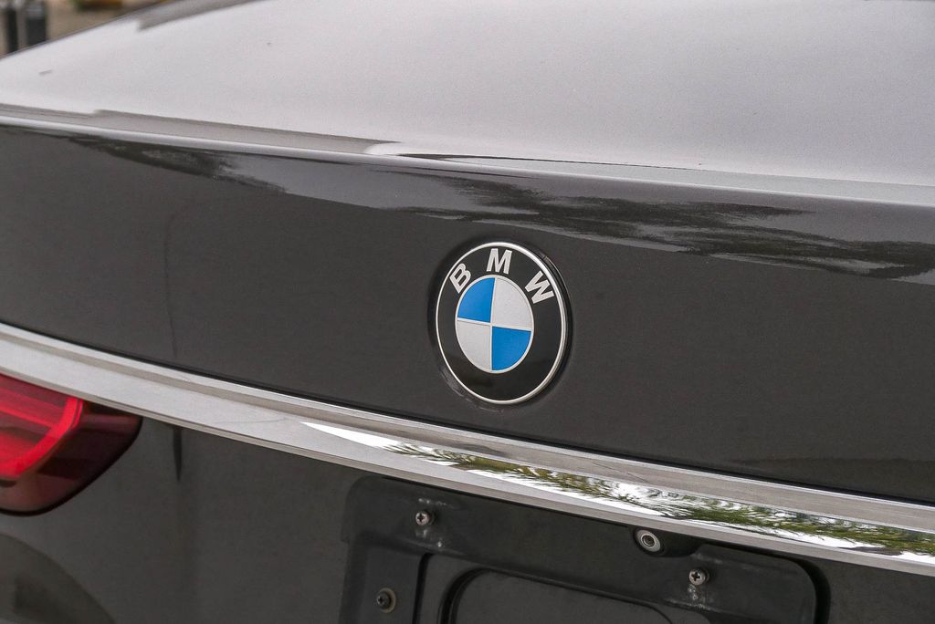 Thumbnail: 2017 BMW 7 Series - 5