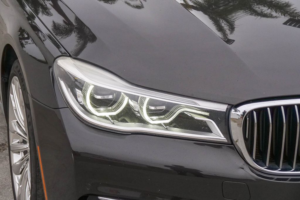 Thumbnail: 2017 BMW 7 Series - 8