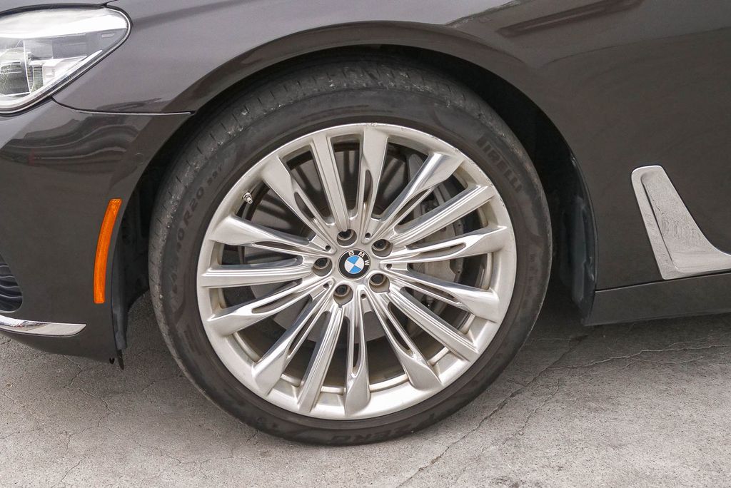 Thumbnail: 2017 BMW 7 Series - 6