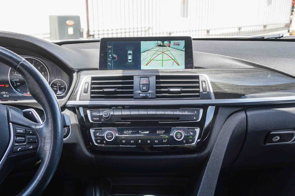 Thumbnail: 2017 BMW 3 Series - 13