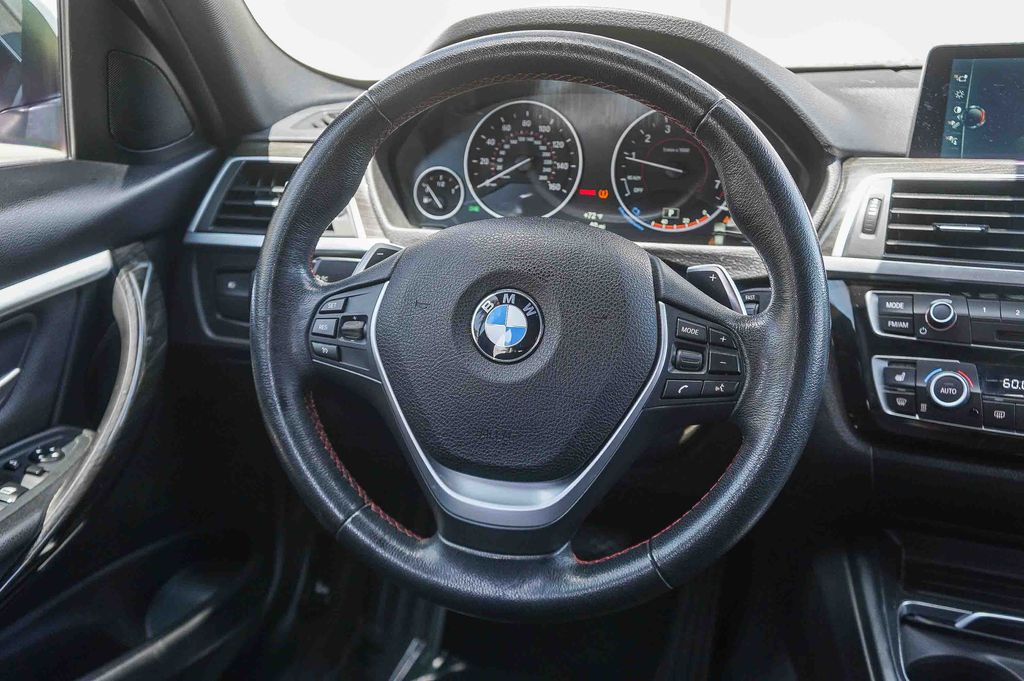 Thumbnail: 2017 BMW 3 Series - 9