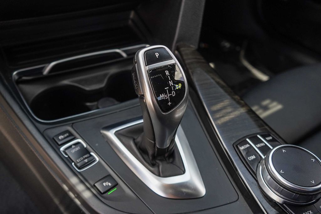 Thumbnail: 2017 BMW 3 Series - 14