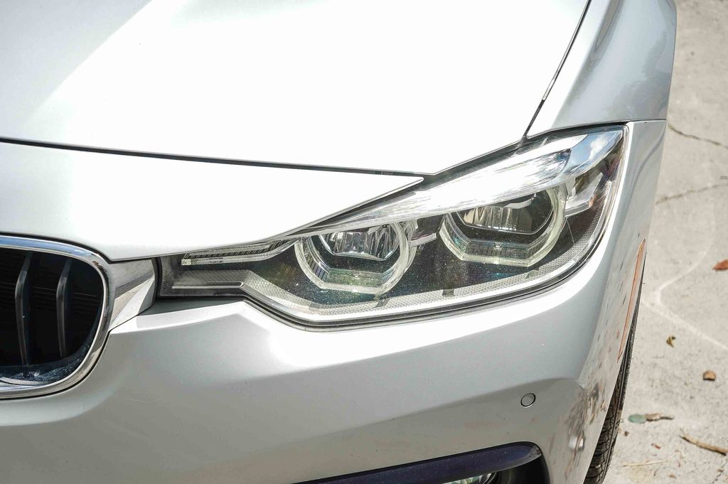Thumbnail: 2017 BMW 3 Series - 23