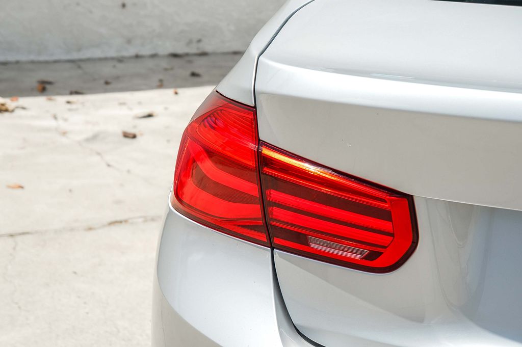 Thumbnail: 2017 BMW 3 Series - 22