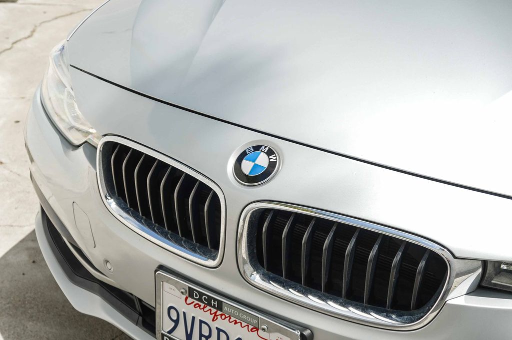 Thumbnail: 2017 BMW 3 Series - 6