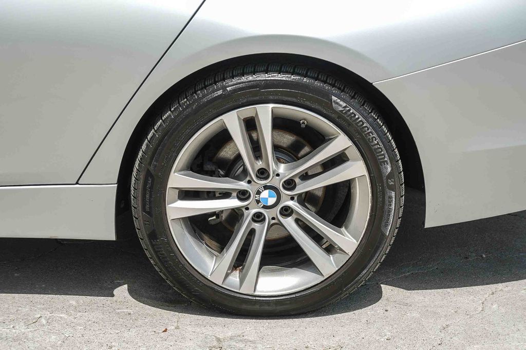 Thumbnail: 2017 BMW 3 Series - 24