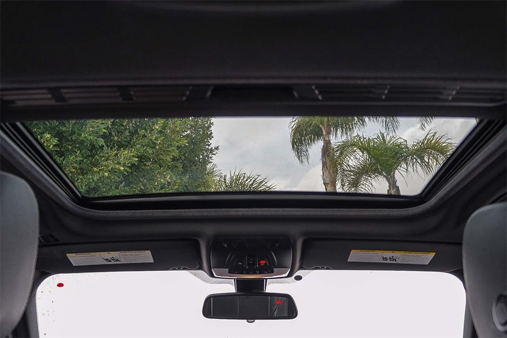 Thumbnail: 2018 BMW 3 Series - 26