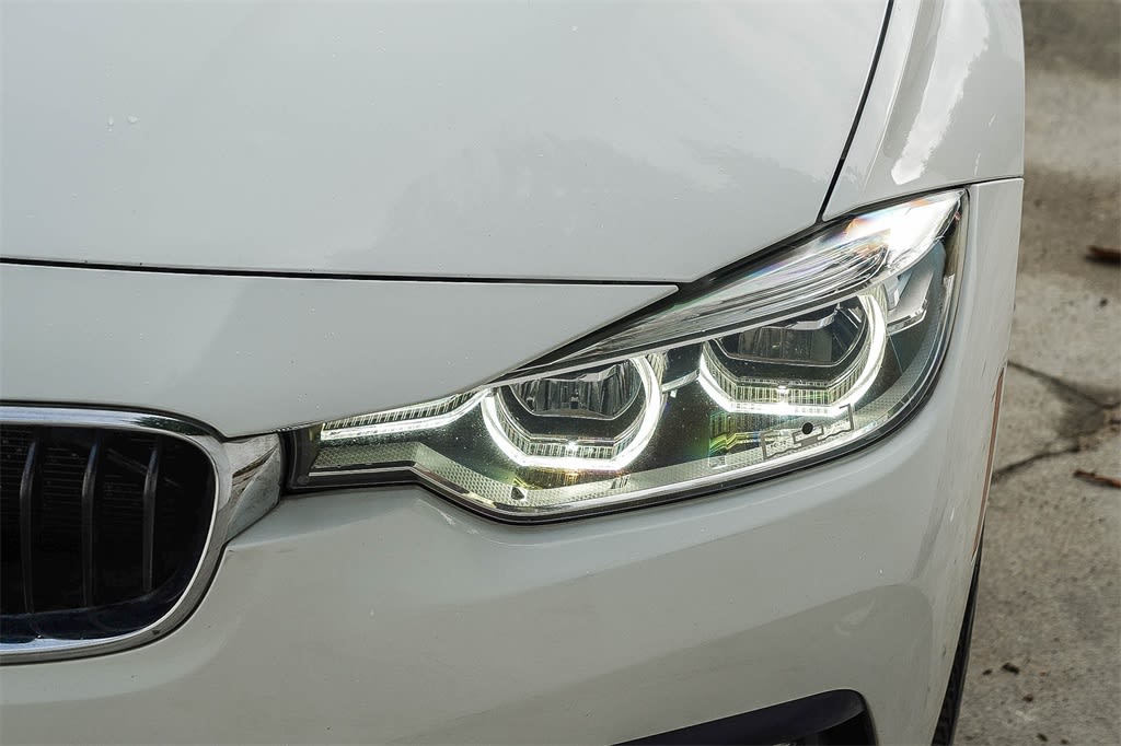 Thumbnail: 2018 BMW 3 Series - 21