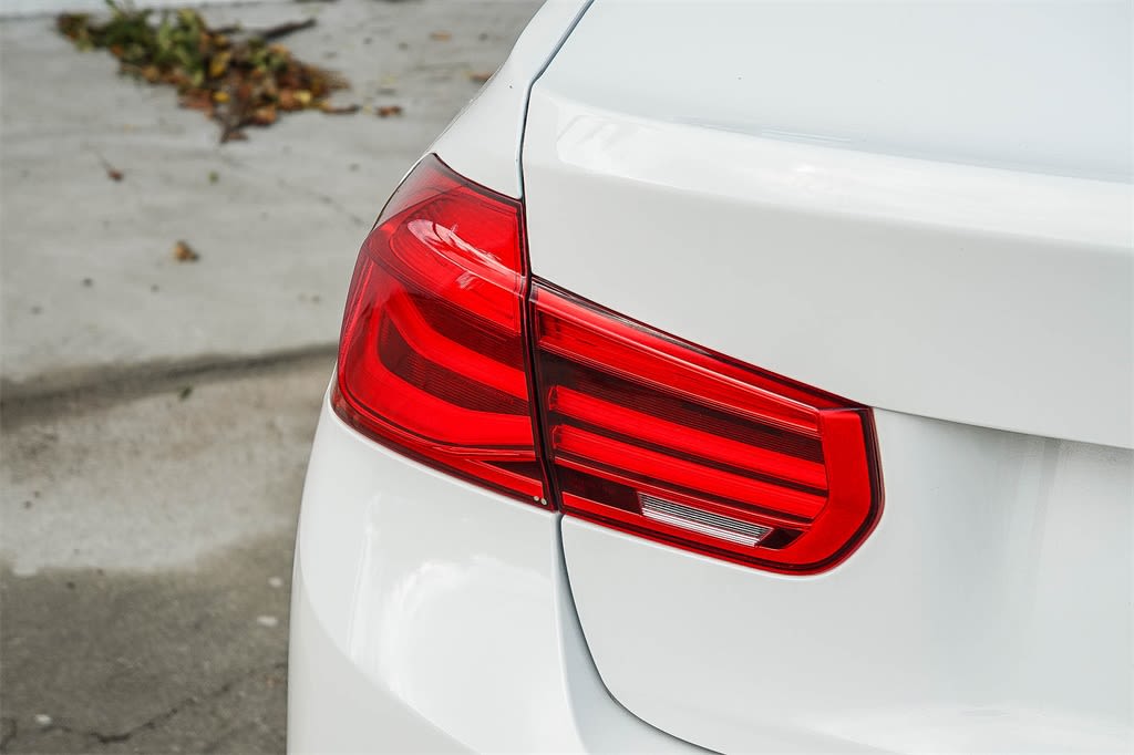 Thumbnail: 2018 BMW 3 Series - 20