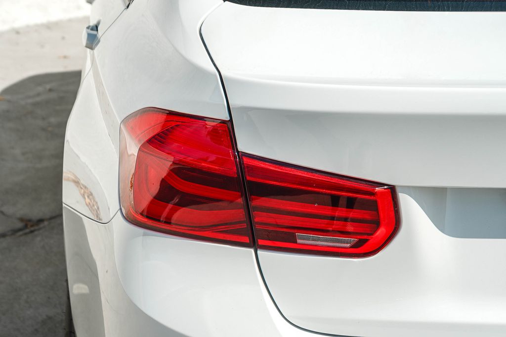 Thumbnail: 2018 BMW 3 Series - 10
