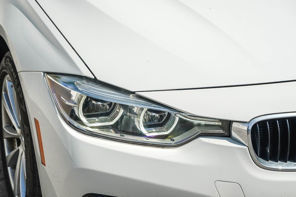 Thumbnail: 2018 BMW 3 Series - 7