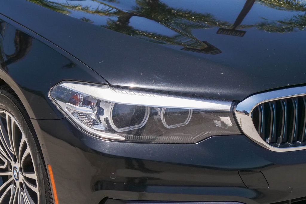Thumbnail: 2019 BMW 5 Series - 18