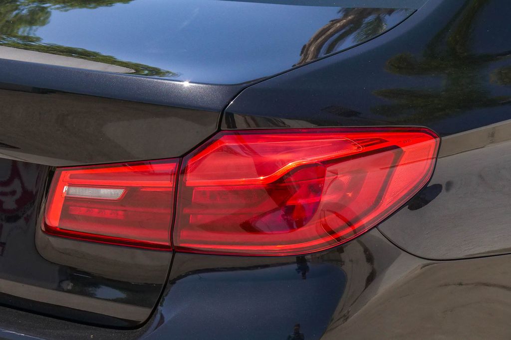 Thumbnail: 2019 BMW 5 Series - 20