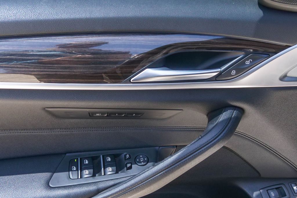 Thumbnail: 2019 BMW 5 Series - 21