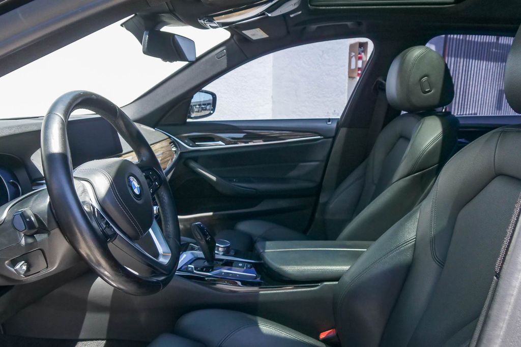 Thumbnail: 2019 BMW 5 Series - 10