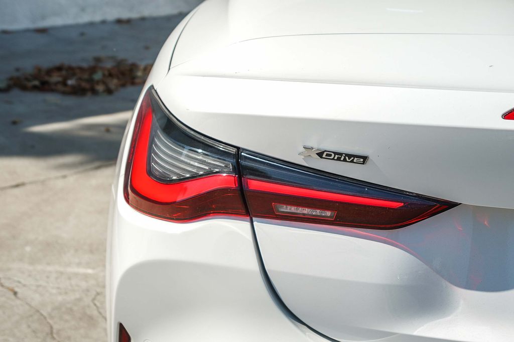 Thumbnail: 2024 BMW M4 - 19