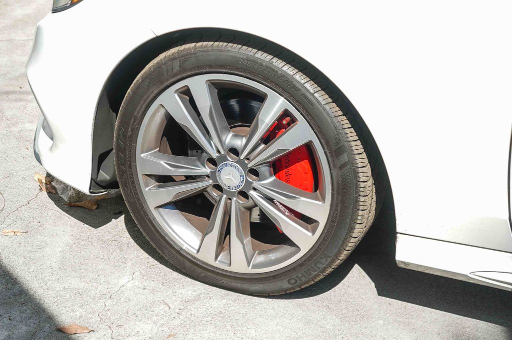 Thumbnail: 2016 Mercedes-Benz E-Class - 11