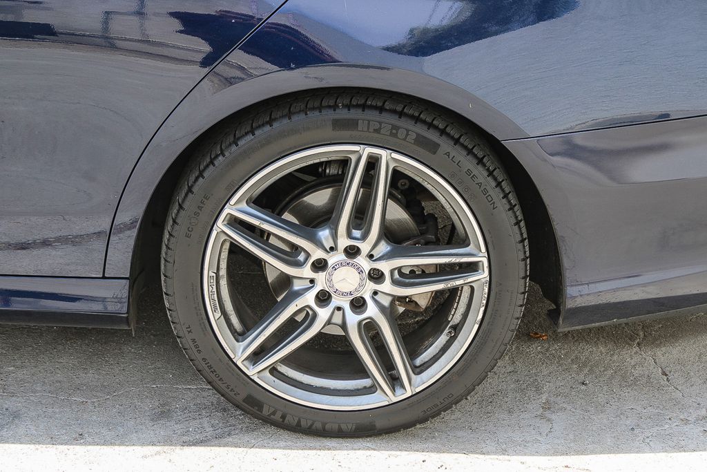 Thumbnail: 2017 Mercedes-Benz E-Class - 10
