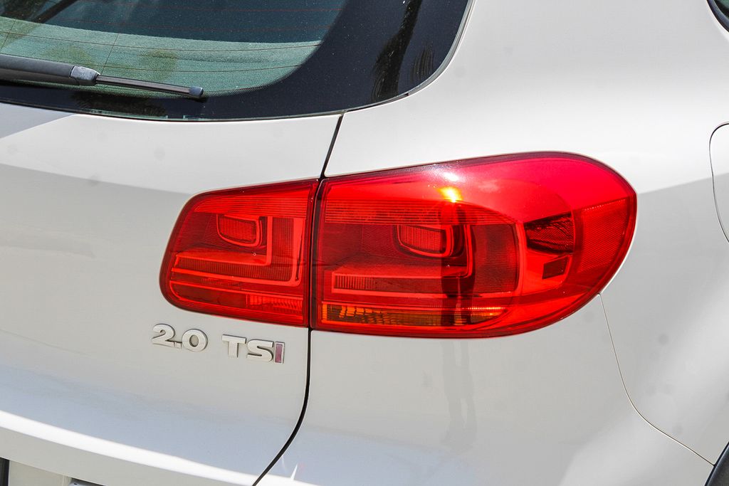 Thumbnail: 2012 Volkswagen Tiguan - 11