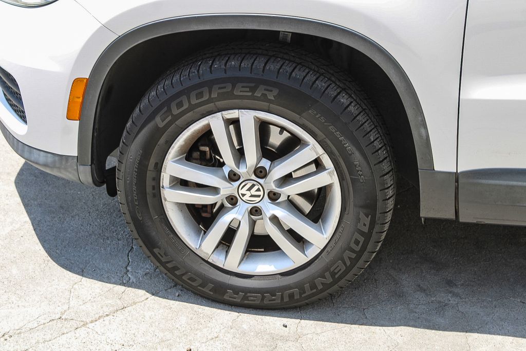 Thumbnail: 2012 Volkswagen Tiguan - 6