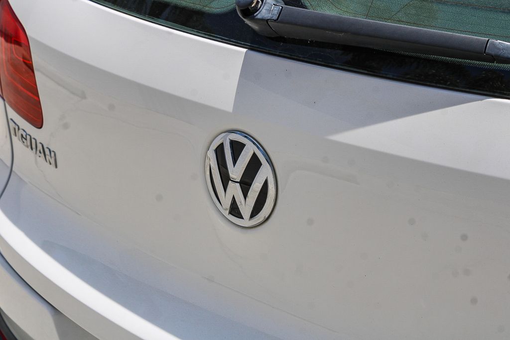 Thumbnail: 2012 Volkswagen Tiguan - 5