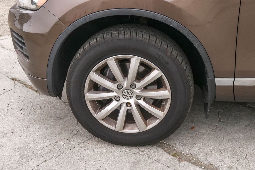 Thumbnail: 2012 Volkswagen Touareg - 6