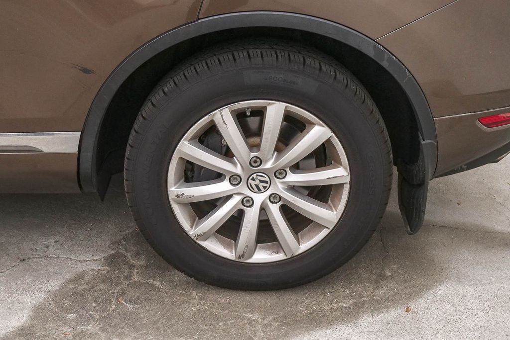 Thumbnail: 2012 Volkswagen Touareg - 9
