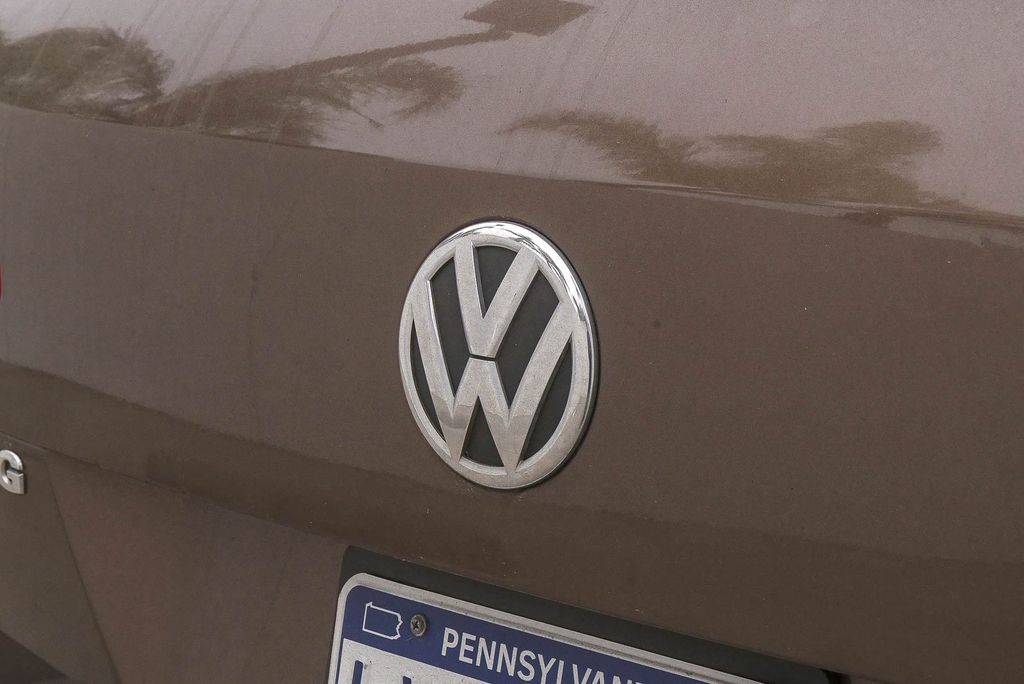 Thumbnail: 2012 Volkswagen Touareg - 5