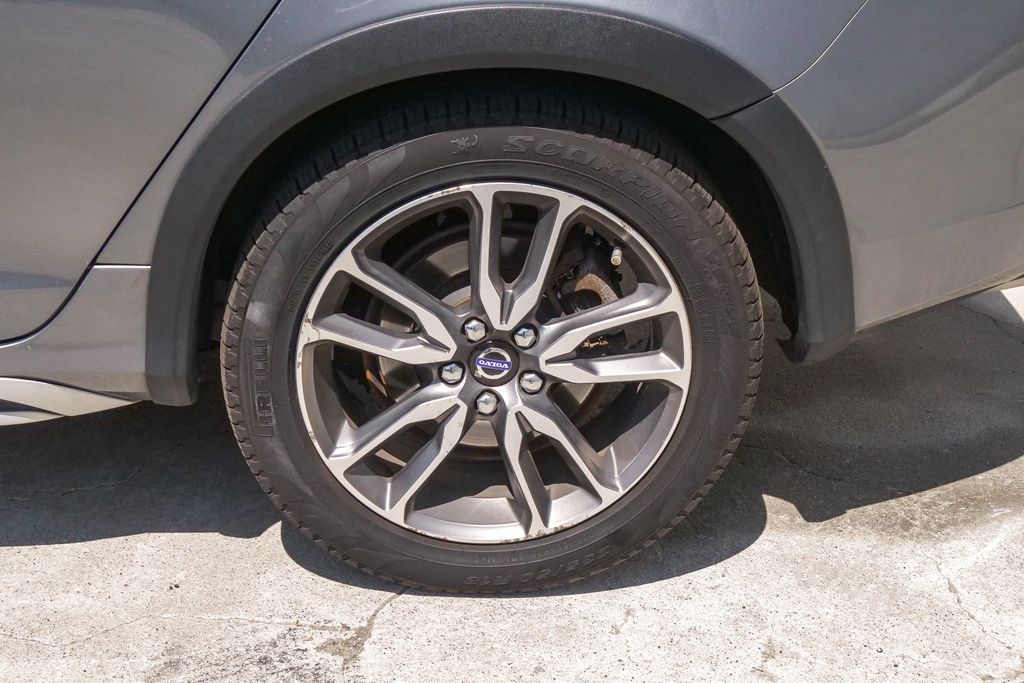 Thumbnail: 2016 Volvo S60 - 10