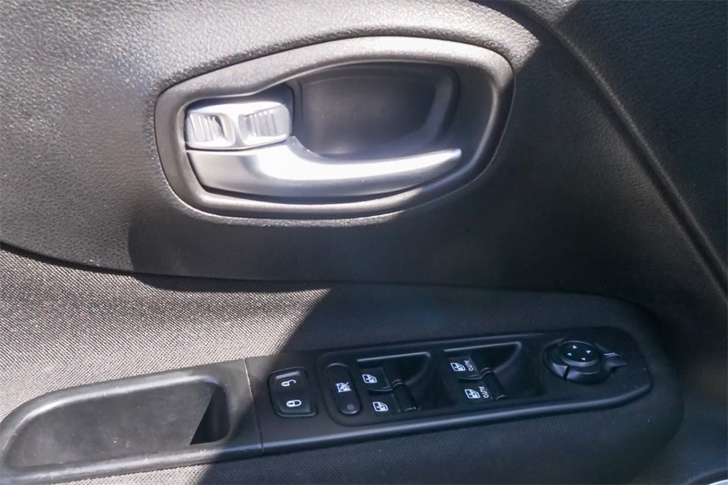 Thumbnail: 2018 Jeep Renegade - 22