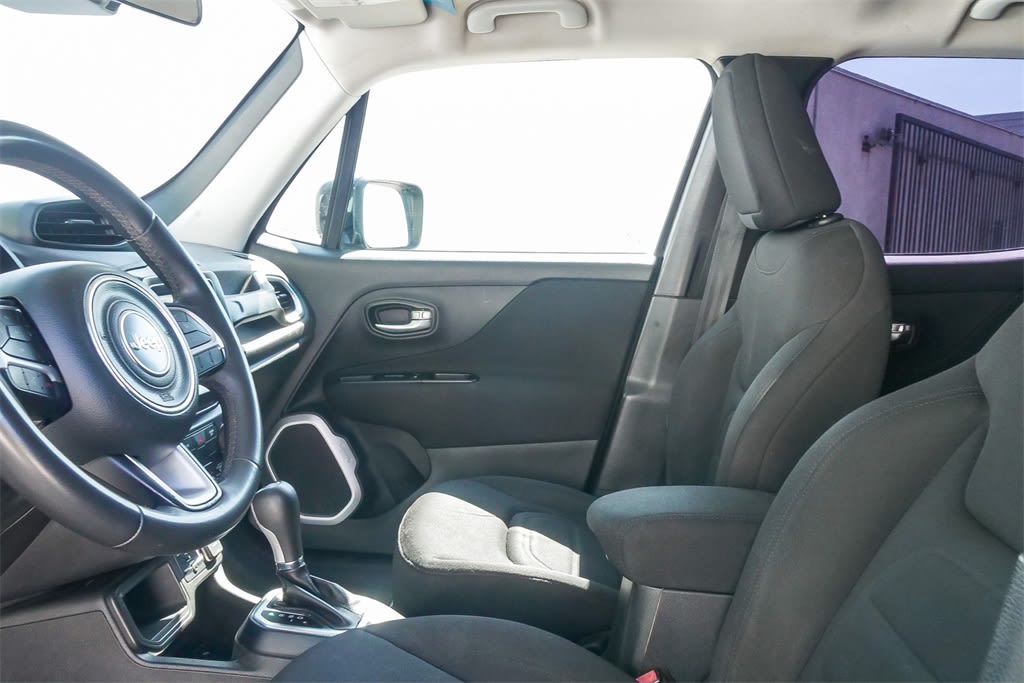 Thumbnail: 2018 Jeep Renegade - 10