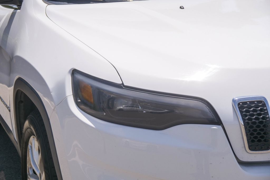 Thumbnail: 2019 Jeep Cherokee - 12