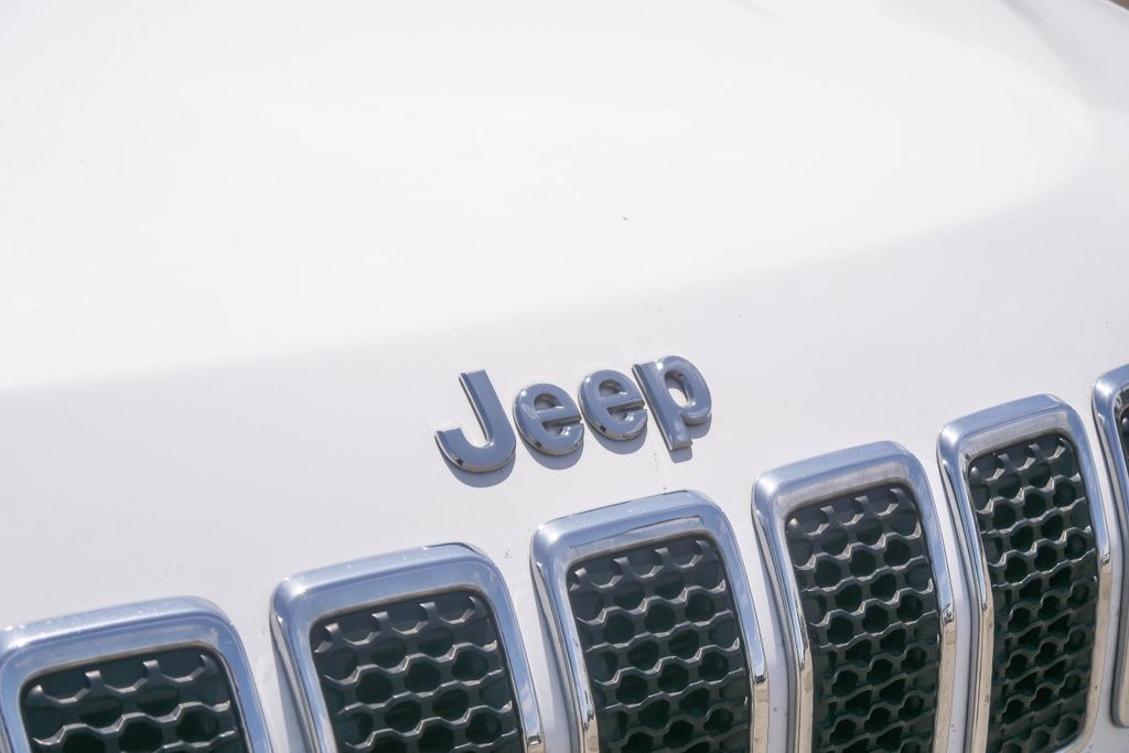Thumbnail: 2019 Jeep Cherokee - 5