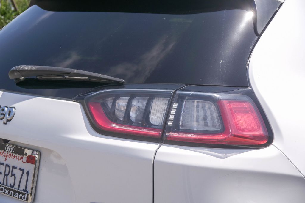 Thumbnail: 2019 Jeep Cherokee - 15