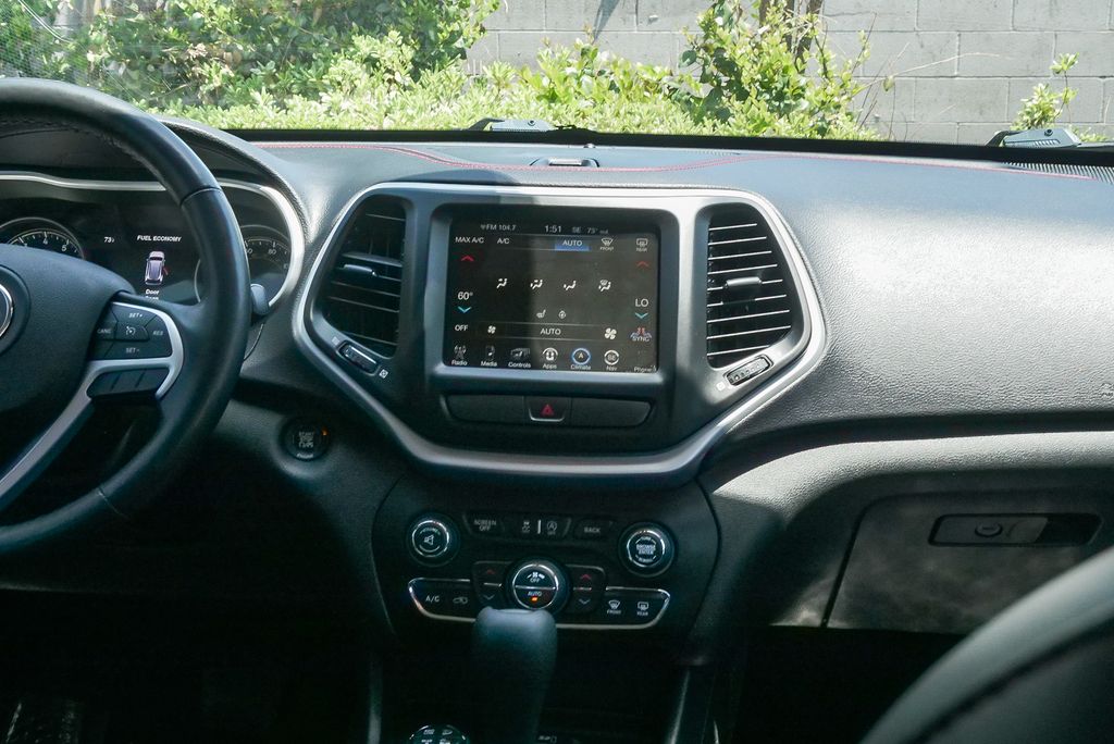 Thumbnail: 2015 Jeep Cherokee - 9