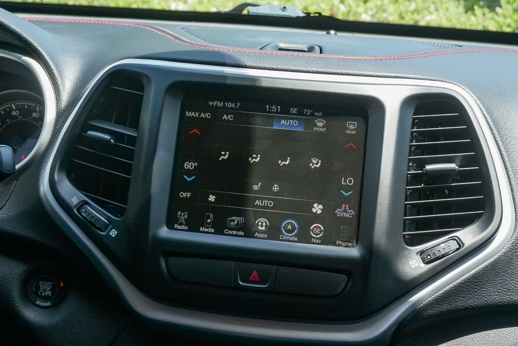 Thumbnail: 2015 Jeep Cherokee - 18