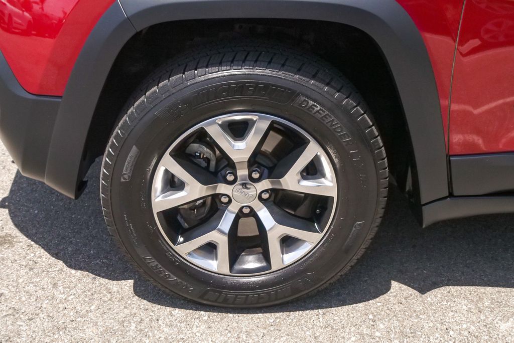 Thumbnail: 2015 Jeep Cherokee - 6
