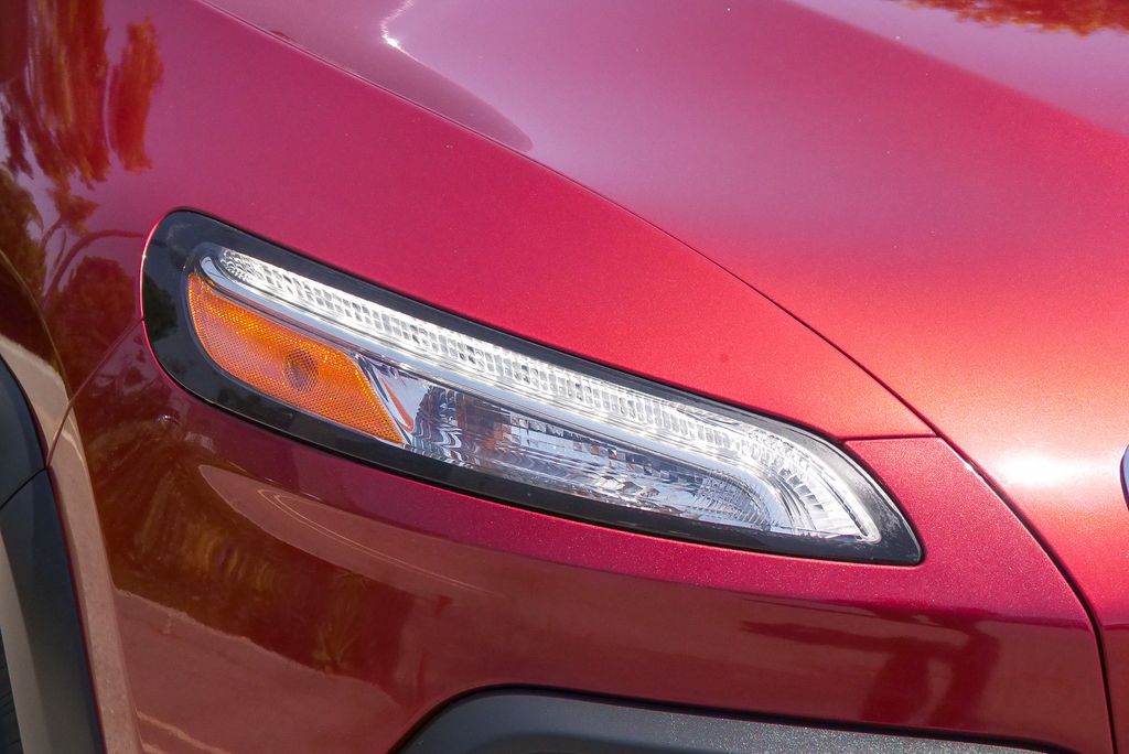 Thumbnail: 2015 Jeep Cherokee - 14