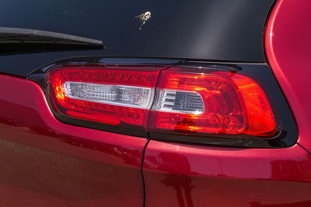 Thumbnail: 2015 Jeep Cherokee - 17