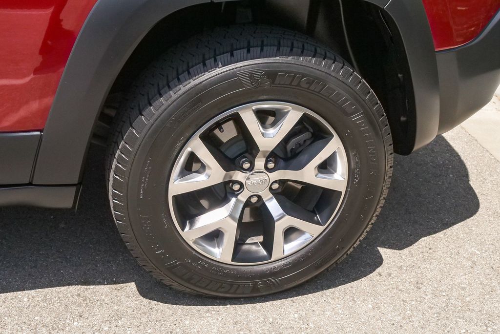 Thumbnail: 2015 Jeep Cherokee - 15